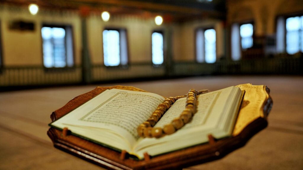 "Exploring the Benefits of Hybrid Quran Learning Models for Modern Muslim Families"