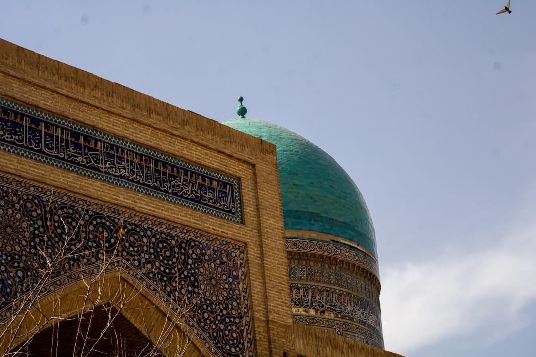 An illustrative image of Islamic education via online platforms